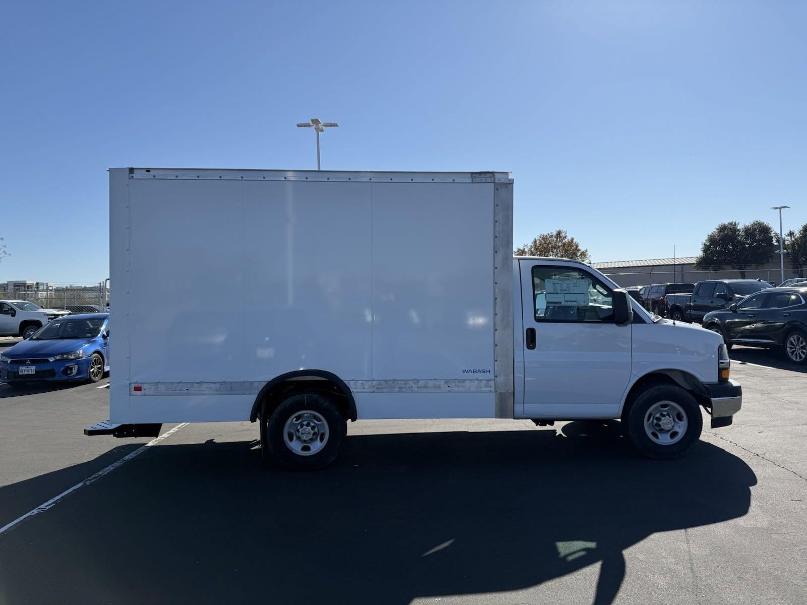 2024 Chevrolet Express Cutaway 3500 Vehicle Photo in GEORGETOWN, TX 78626-7508