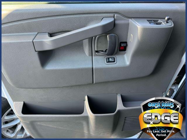 2022 GMC Savana Cargo Van Vehicle Photo in Roslyn, NY 11576
