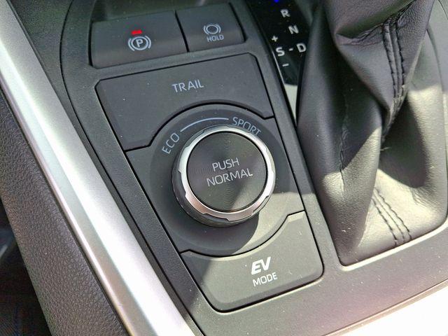 2022 Toyota RAV4 Hybrid Vehicle Photo in DANBURY, CT 06810-5034