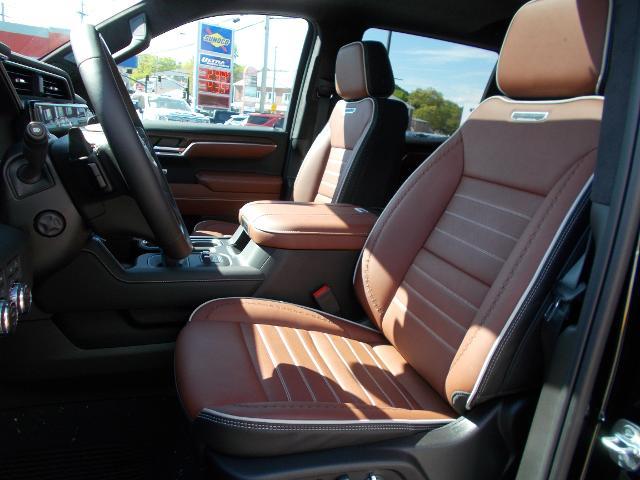 2025 GMC Sierra 1500 Vehicle Photo in LOWELL, MA 01852-4336