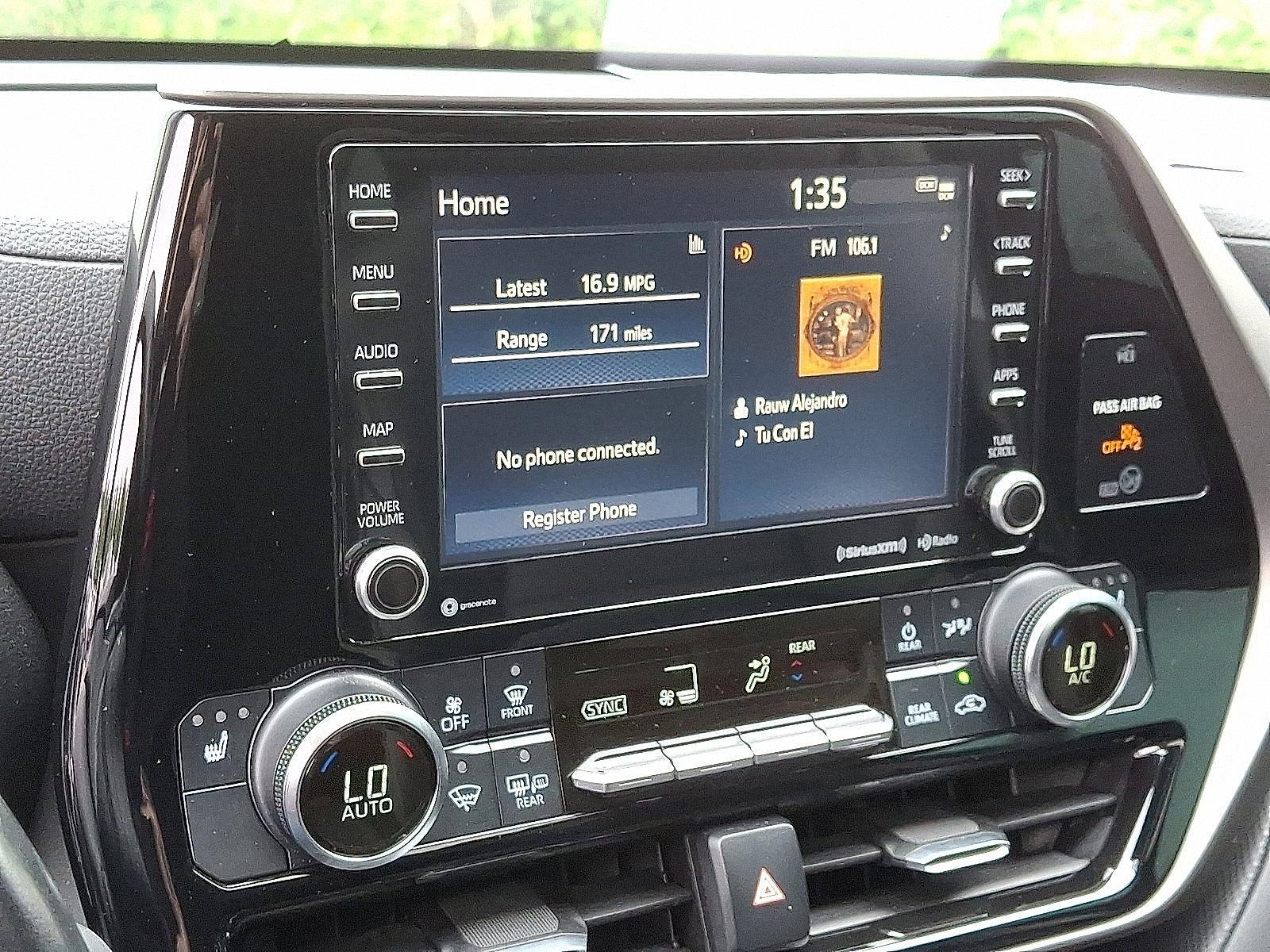 2021 Toyota Highlander Vehicle Photo in Trevose, PA 19053