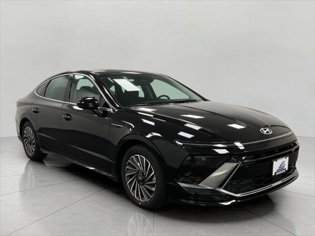 2025 Hyundai SONATA Hybrid Vehicle Photo in Neenah, WI 54956