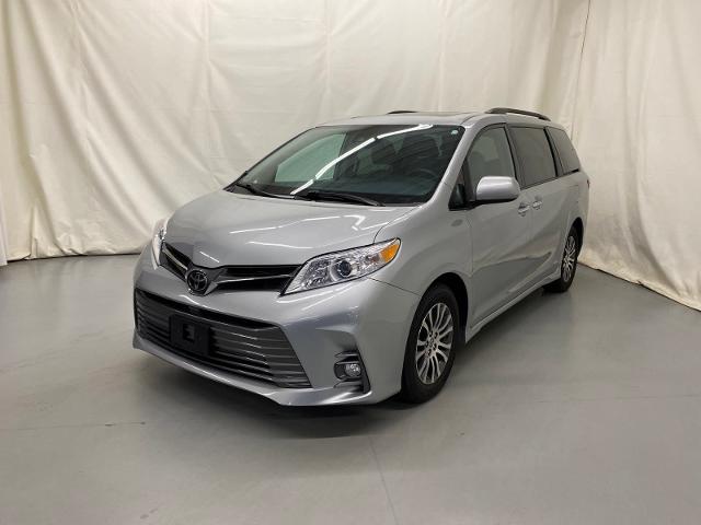 Used 2020 Toyota Sienna XLE with VIN 5TDYZ3DC8LS068076 for sale in Fremont, MI