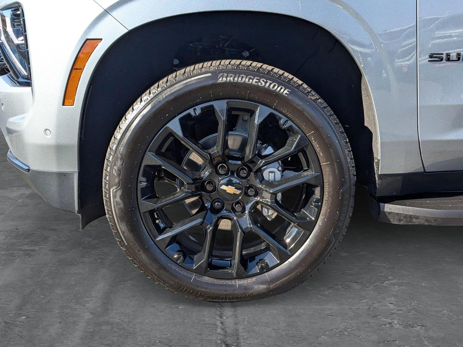 2025 Chevrolet Suburban Vehicle Photo in VALENCIA, CA 91355-1705