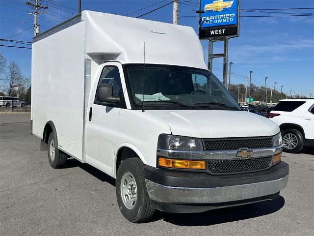 2025 Chevrolet Express Cutaway 3500 Vehicle Photo in ALCOA, TN 37701-3235