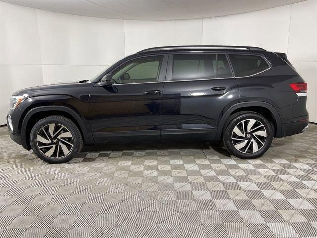 2024 Volkswagen Atlas Vehicle Photo in PHOENIX, AZ 85014-3381