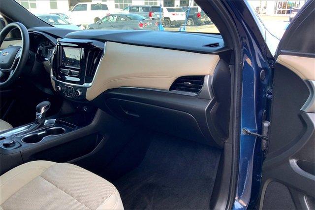 2022 Chevrolet Traverse Vehicle Photo in TOPEKA, KS 66609-0000