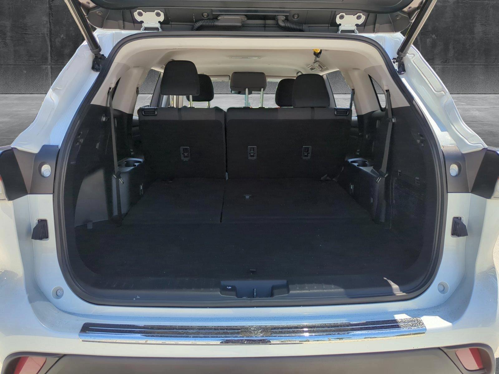 2022 Toyota Highlander Vehicle Photo in Pembroke Pines, FL 33027