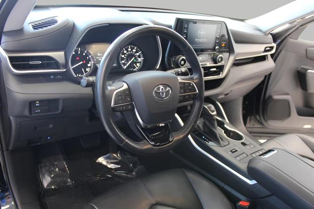 2021 Toyota Highlander Vehicle Photo in Green Bay, WI 54304