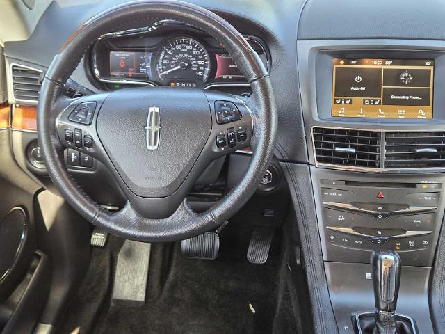 2017 Lincoln MKT Vehicle Photo in DENTON, TX 76210-9321