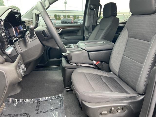 2023 Chevrolet Silverado 1500 Vehicle Photo in GREEN BAY, WI 54304-5303