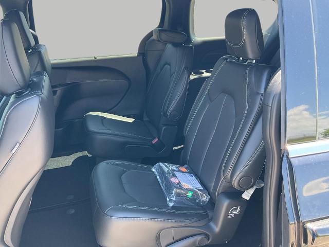 2025 Chrysler Pacifica Vehicle Photo in Kaukauna, WI 54130