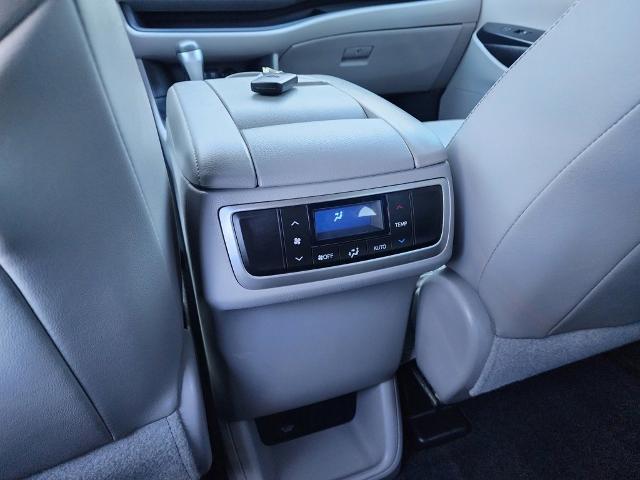 2017 Toyota Highlander Vehicle Photo in PARIS, TX 75460-2116