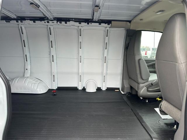 2024 Chevrolet Express Cargo 2500 Vehicle Photo in COLUMBIA, MO 65203-3903