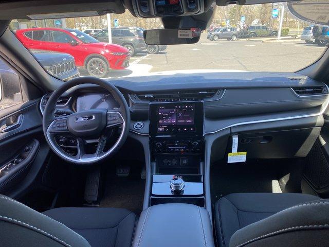 2025 Jeep Grand Cherokee Vehicle Photo in Doylsetown, PA 18901
