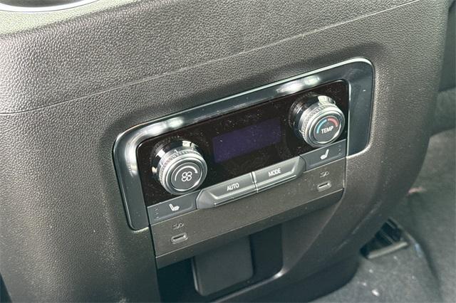 2025 GMC Yukon XL Vehicle Photo in ELK GROVE, CA 95757-8703