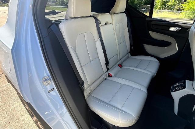 2025 Volvo XC40 Vehicle Photo in Houston, TX 77007