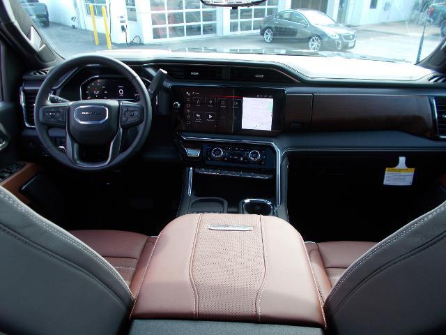 2025 GMC Sierra 3500HD Vehicle Photo in LOWELL, MA 01852-4336