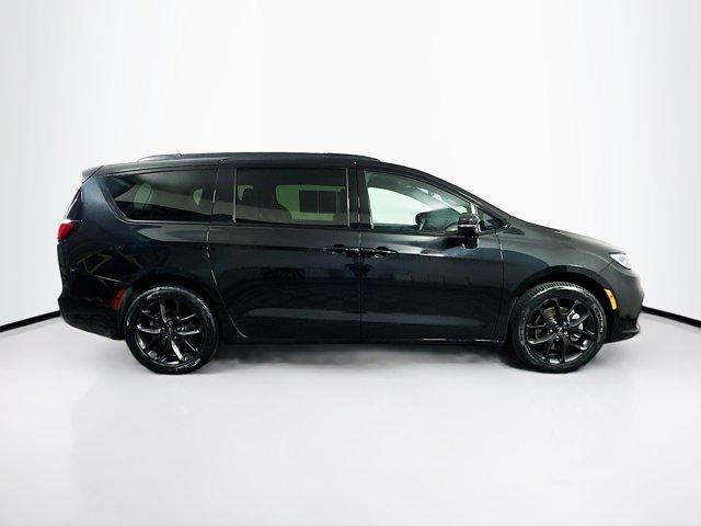 2022 Chrysler Pacifica Vehicle Photo in Doylsetown, PA 18901