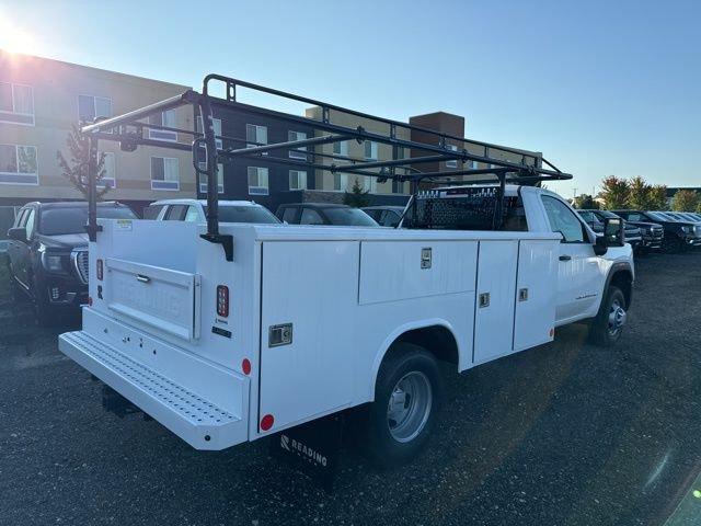 2024 GMC Sierra 3500 HD Chassis Cab Vehicle Photo in MEDINA, OH 44256-9631