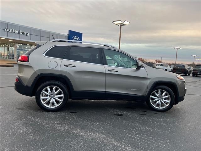 2017 Jeep Cherokee Vehicle Photo in O'Fallon, IL 62269