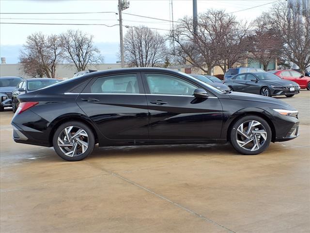 2025 Hyundai ELANTRA Vehicle Photo in Peoria, IL 61615