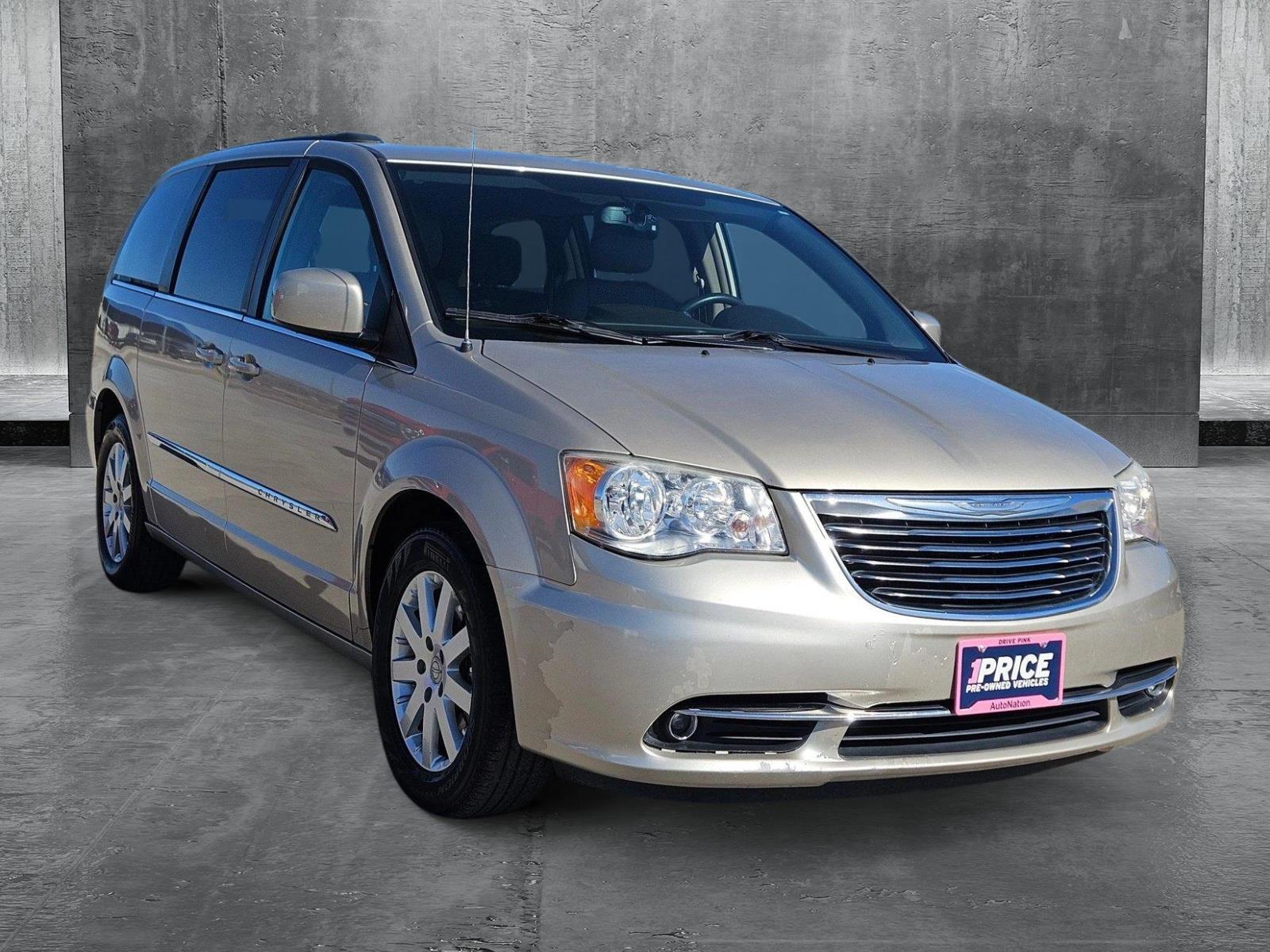 2014 Chrysler Town & Country Vehicle Photo in NORTH RICHLAND HILLS, TX 76180-7199