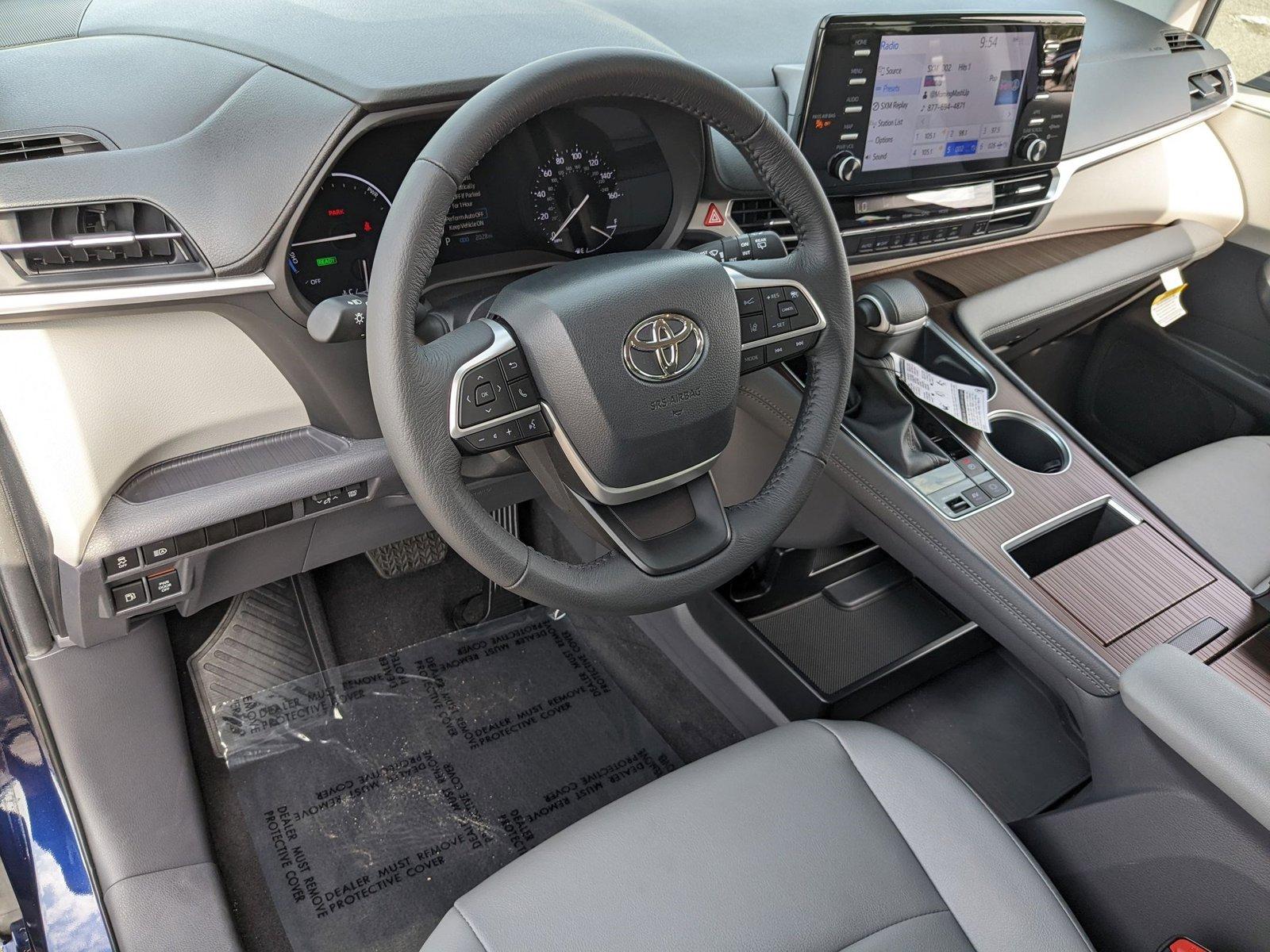 2024 Toyota Sienna Vehicle Photo in ORLANDO, FL 32808-7998