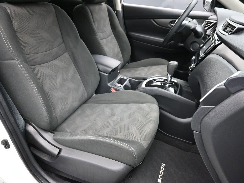 2016 Nissan Rogue Vehicle Photo in Marion, IA 52302