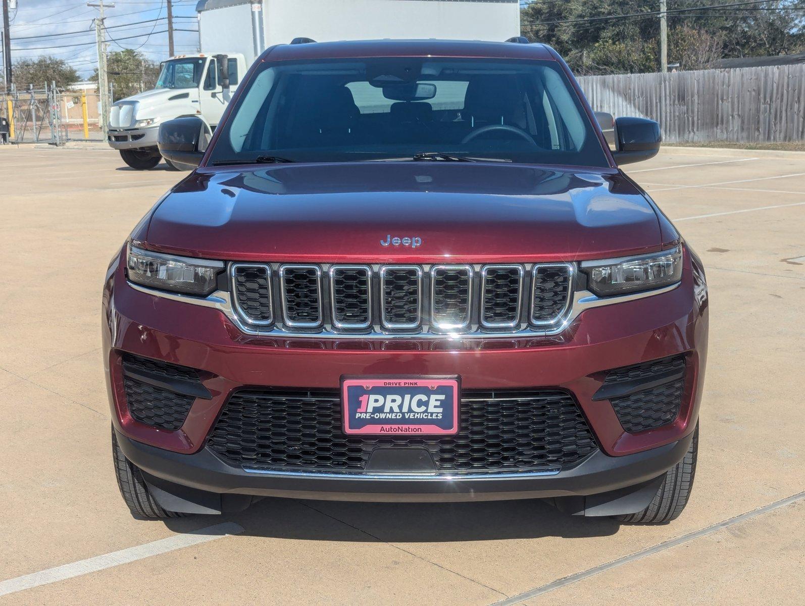 2023 Jeep Grand Cherokee Laredo photo 2