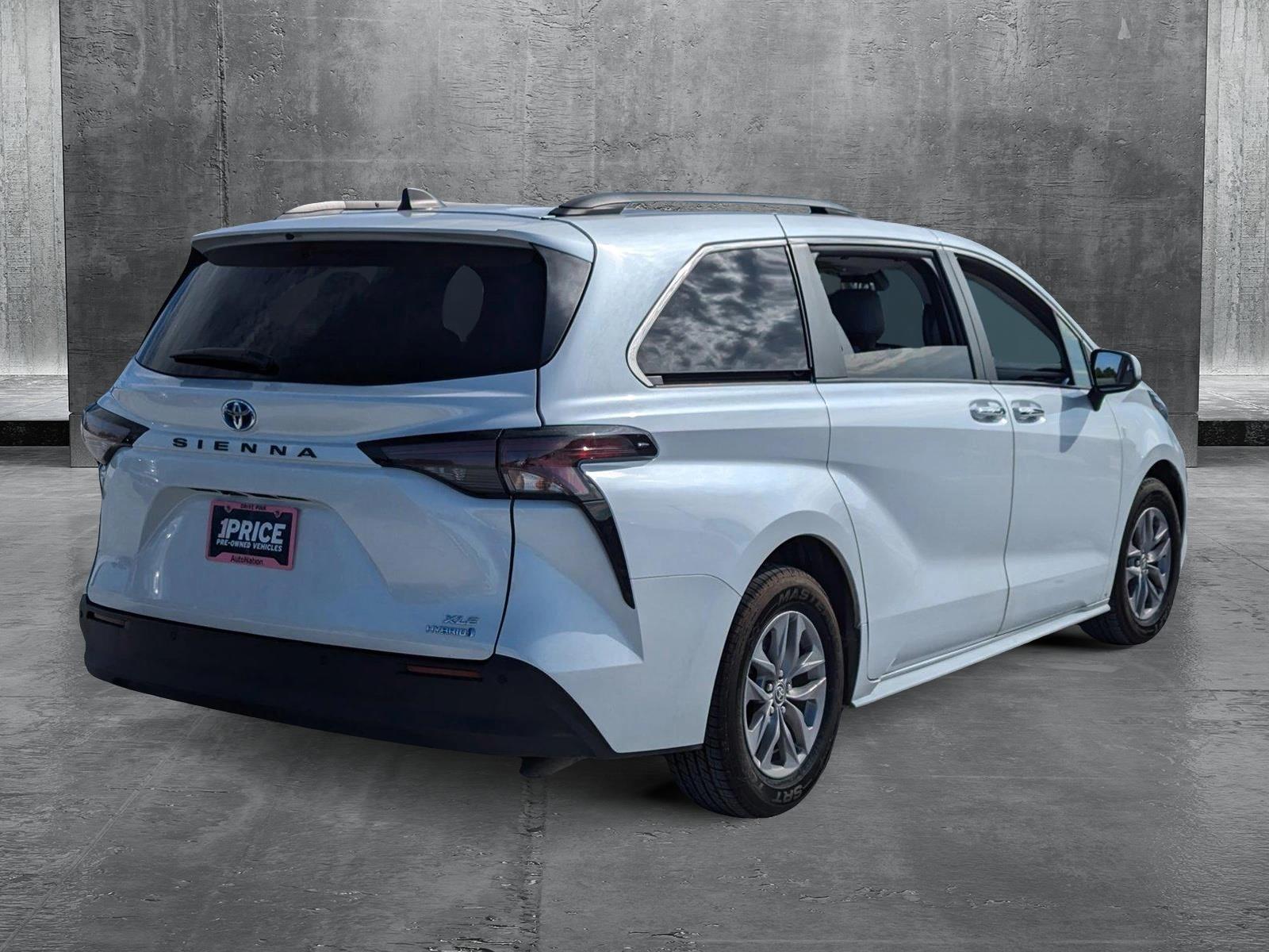 2023 Toyota Sienna Vehicle Photo in Ft. Myers, FL 33907