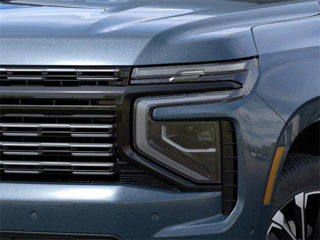2025 Chevrolet Suburban Vehicle Photo in ENGLEWOOD, CO 80113-6708