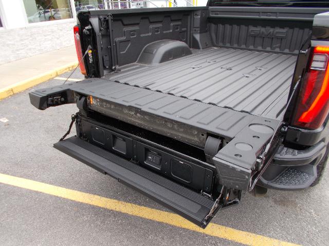 2025 GMC Sierra 2500 HD Vehicle Photo in LOWELL, MA 01852-4336