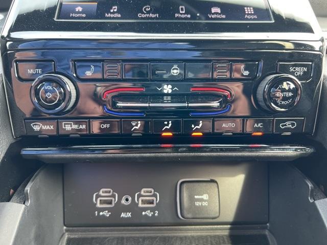 2023 Jeep Grand Cherokee L Vehicle Photo in GREEN BAY, WI 54304-5303