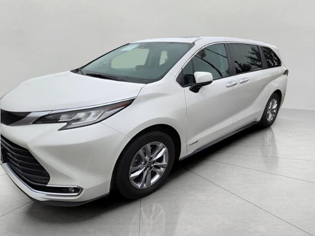 2021 Toyota Sienna Vehicle Photo in Appleton, WI 54913