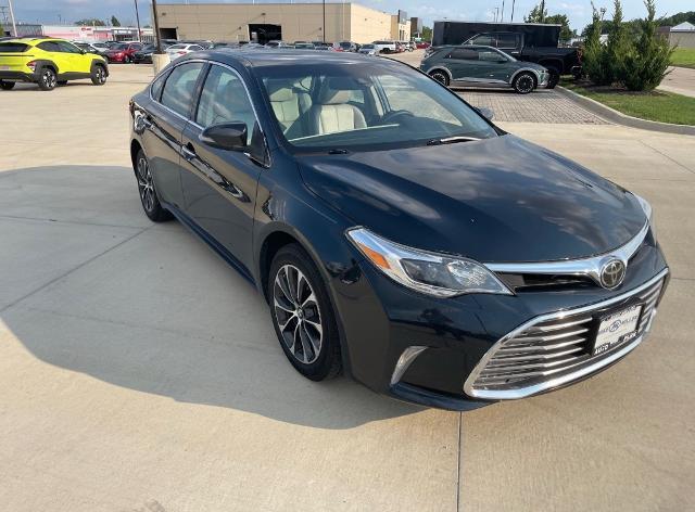 2017 Toyota Avalon Vehicle Photo in Peoria, IL 61615
