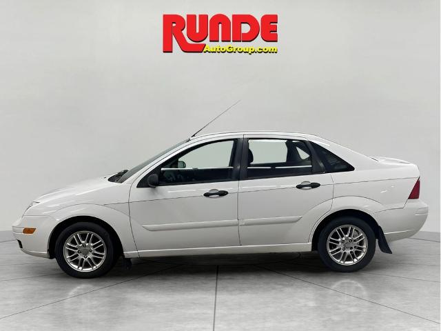 Used 2007 Ford Focus ZX4 SES with VIN 1FAFP34N77W269252 for sale in Manchester, IA