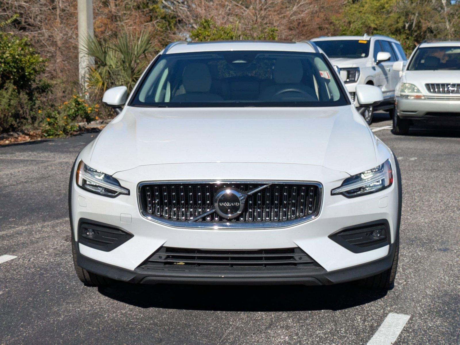 2023 Volvo V60 Cross Country Vehicle Photo in Clearwater, FL 33761