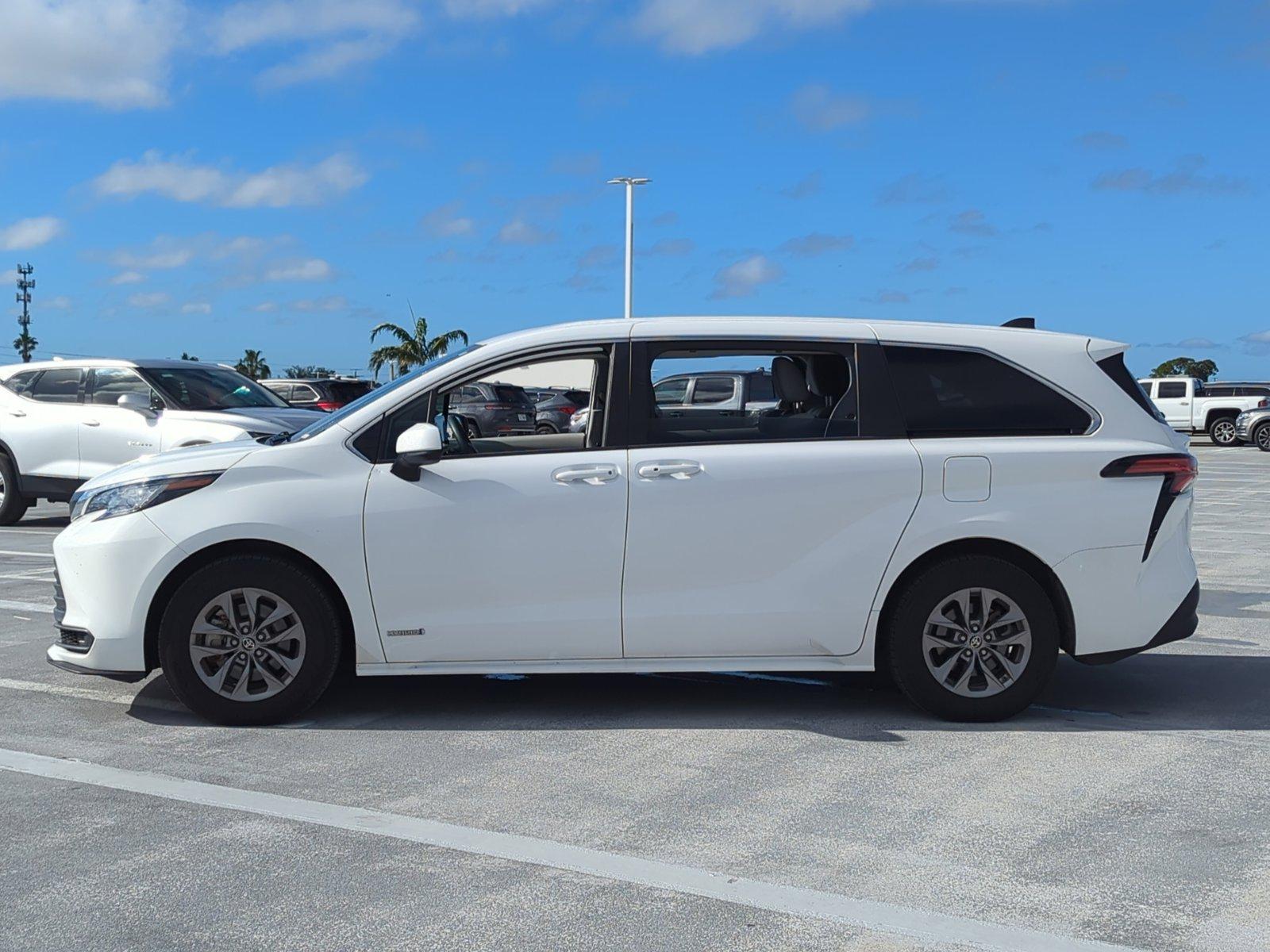 2021 Toyota Sienna Vehicle Photo in Ft. Myers, FL 33907