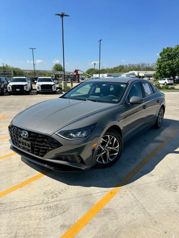 2022 Hyundai SONATA Vehicle Photo in Peoria, IL 61615
