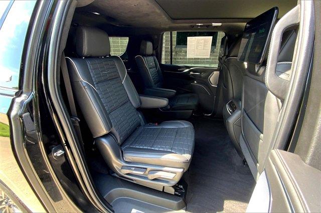2024 Cadillac Escalade ESV Vehicle Photo in KANSAS CITY, MO 64114-4545