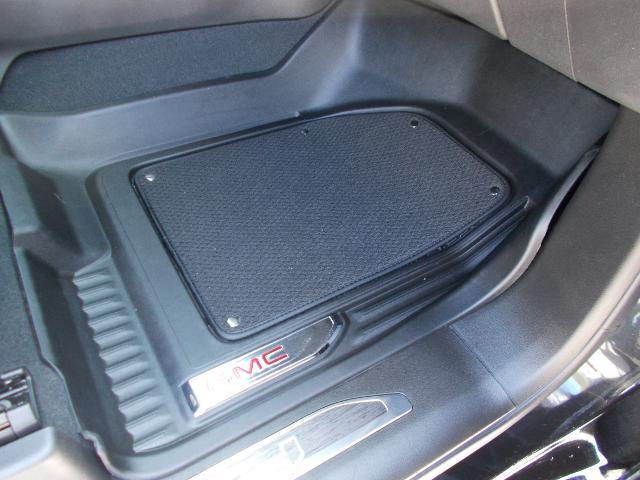 2021 GMC Sierra 1500 Vehicle Photo in LOWELL, MA 01852-4336