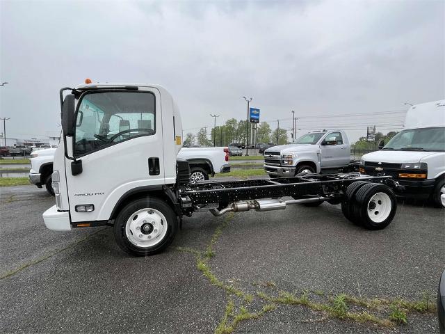 2024 Chevrolet Low Cab Forward 4500 Vehicle Photo in ALCOA, TN 37701-3235