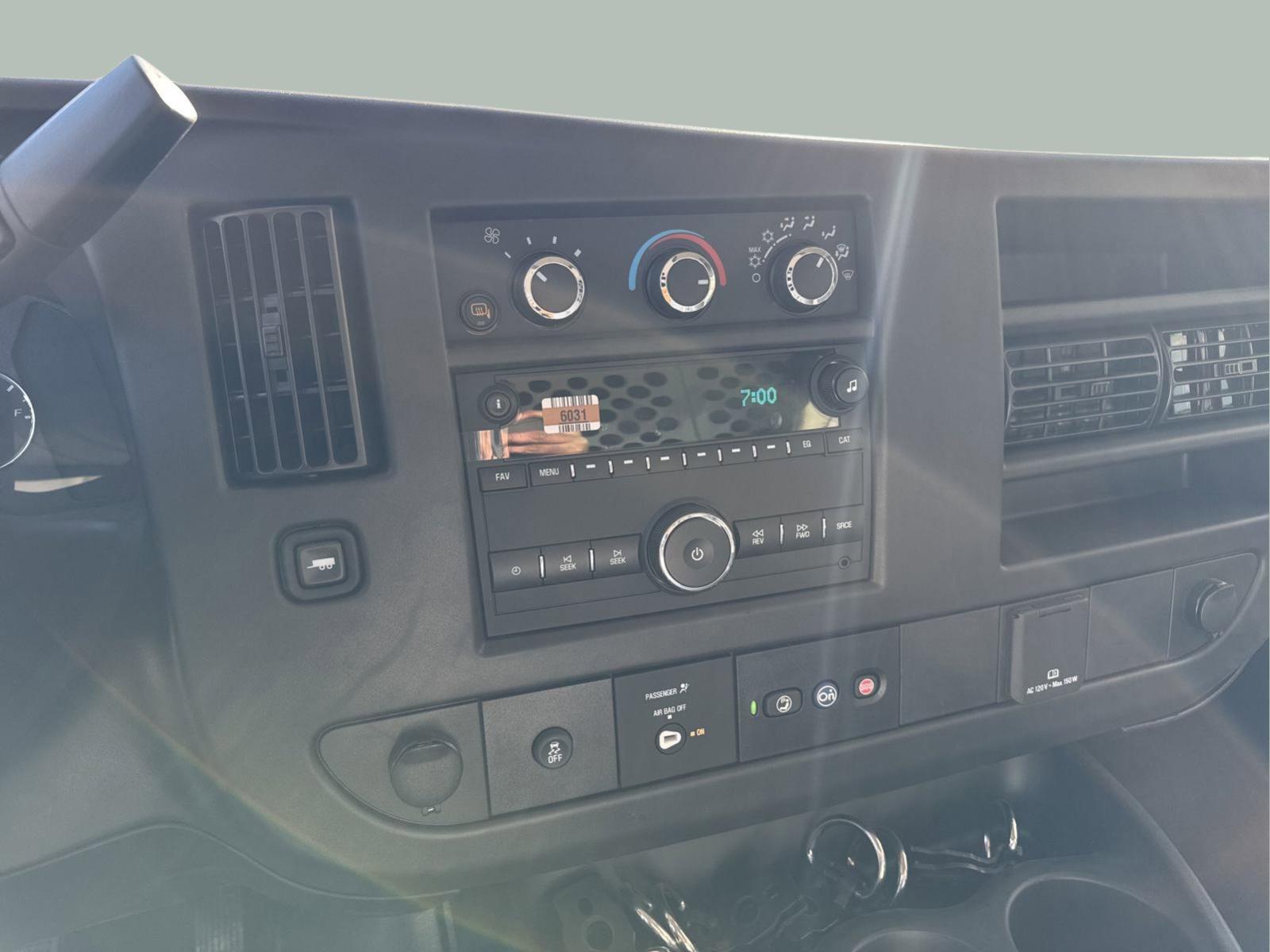 2024 Chevrolet Express Cargo 2500 Vehicle Photo in GEORGETOWN, TX 78626-7508
