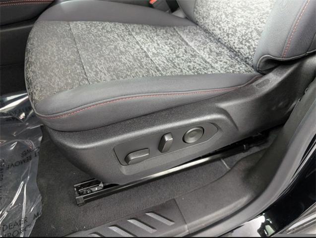 2024 Chevrolet Colorado Vehicle Photo in ENGLEWOOD, CO 80113-6708