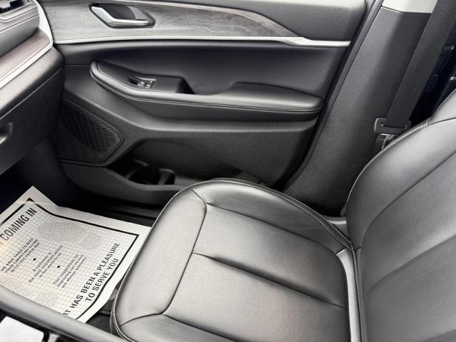 2023 Jeep Grand Cherokee L Vehicle Photo in COLUMBIA, MO 65203-3903