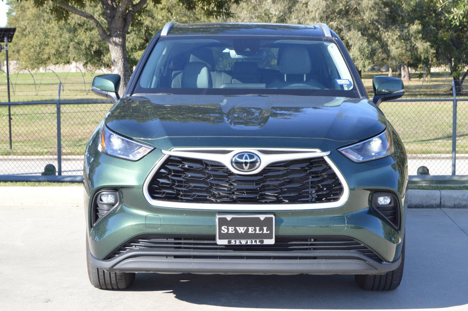 2023 Toyota Highlander Vehicle Photo in Houston, TX 77090