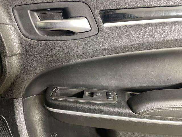 2022 Chrysler 300 Vehicle Photo in PHOENIX, AZ 85014-3381