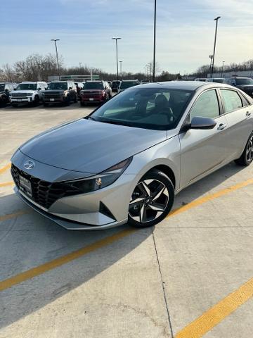 2023 Hyundai ELANTRA Vehicle Photo in Peoria, IL 61615