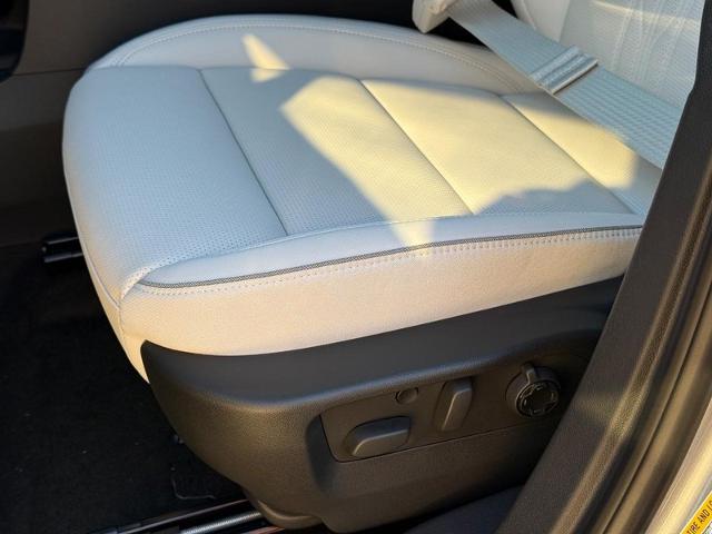 2025 Buick Envision Vehicle Photo in COLUMBIA, MO 65203-3903